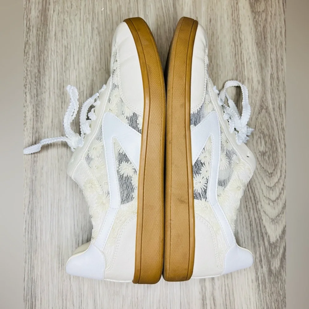 DV By Dolce Vita Voyage Ivory Lace Lace-Up Sneakers Sz 10